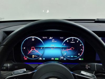 MERCEDES-BENZ E-CLASS - 8