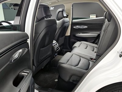2021 Genesis GV70 — миниатюра 11