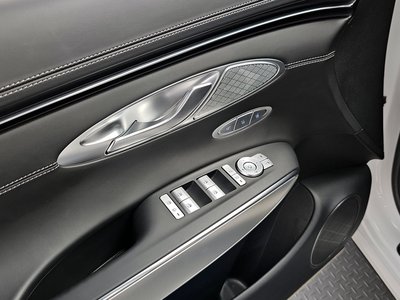 2021 Genesis GV70 — миниатюра 18