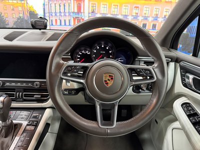 PORSCHE MACAN - 6