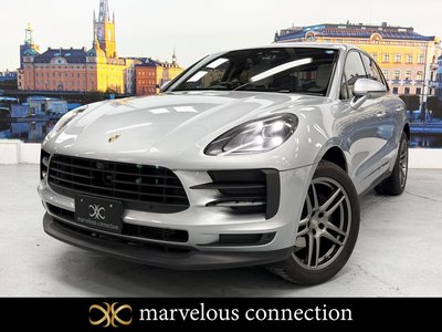 PORSCHE MACAN - 1