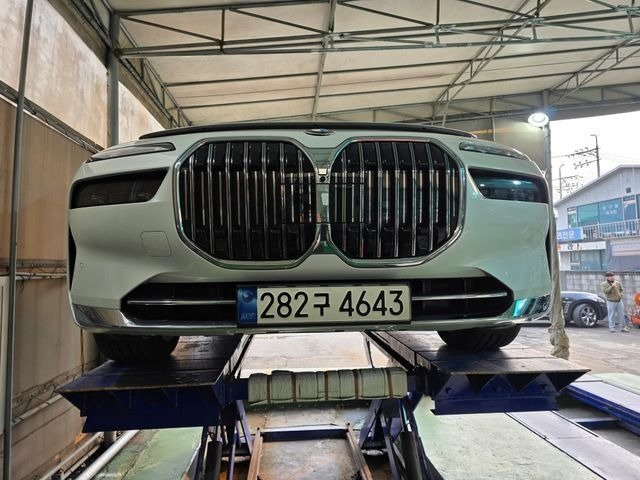 BMW 7 SERIES - View 1