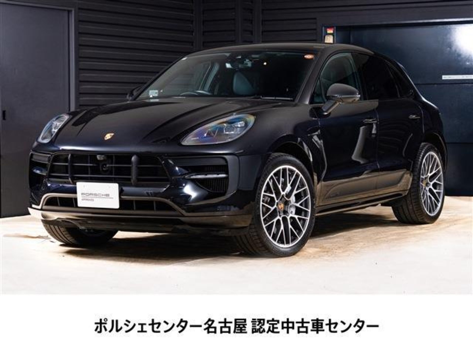 PORSCHE MACAN - View 1