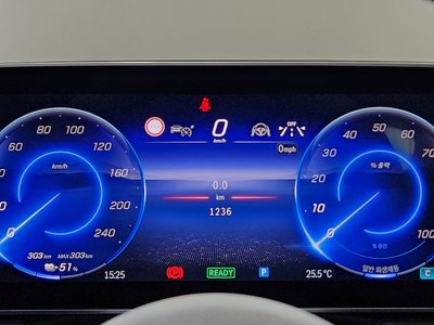 MERCEDES-BENZ EQS - 4