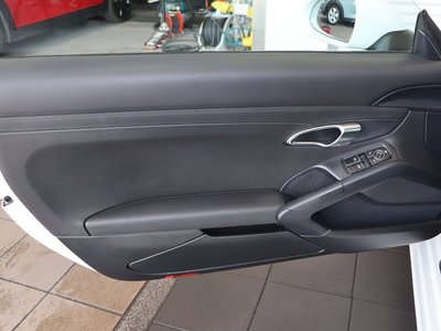 2014 Porsche CAYMAN thumbnail 37