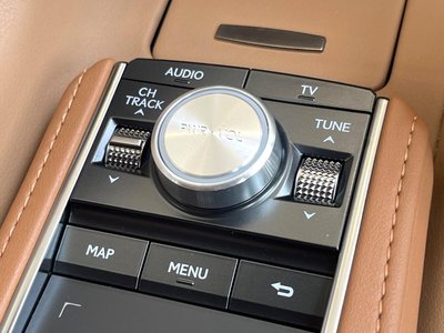 2017 Lexus LC — миниатюра 38