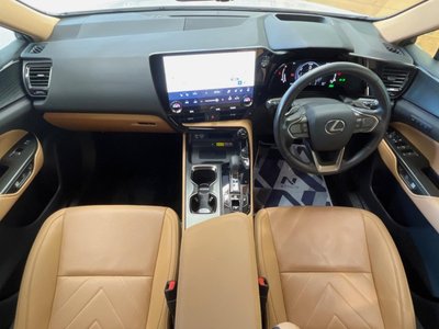 صورة 2 لـ 2023 Lexus NX