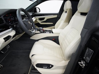 LAMBORGHINI URUS - 2