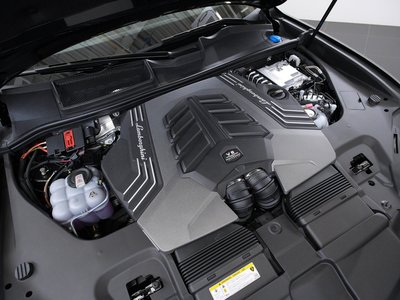 LAMBORGHINI URUS - 6