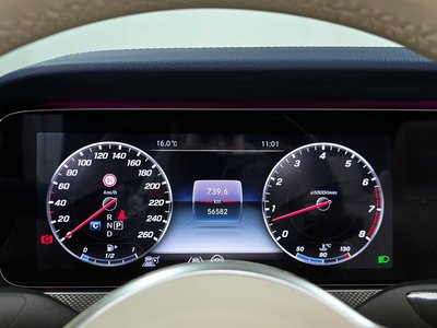 MERCEDES-BENZ E-CLASS - 8