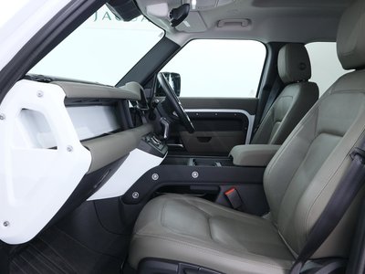 LAND ROVER DEFENDER - 4