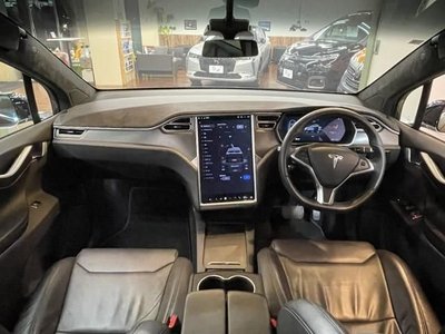 TESLA MODEL X - 3