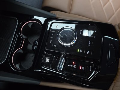 2025 BMW 5 SERIES 缩略图 12