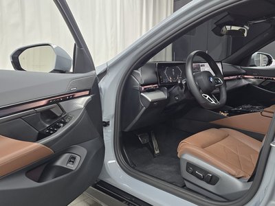 2025 BMW 5 SERIES 缩略图 13