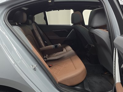 2025 BMW 5 SERIES 缩略图 17