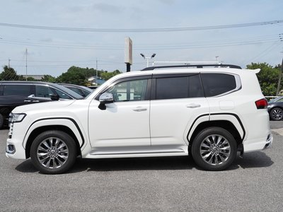 صورة 8 لـ 2023 Toyota LAND CRUISER 300