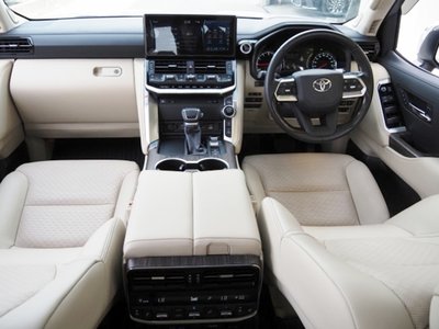 2023 Toyota LAND CRUISER 300 — миниатюра 27