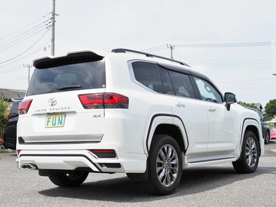 صورة 5 لـ 2023 Toyota LAND CRUISER 300