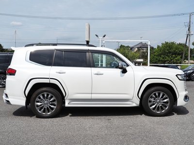 صورة 9 لـ 2023 Toyota LAND CRUISER 300