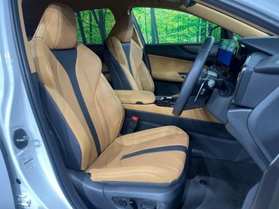 صورة 8 لـ 2025 Lexus NX