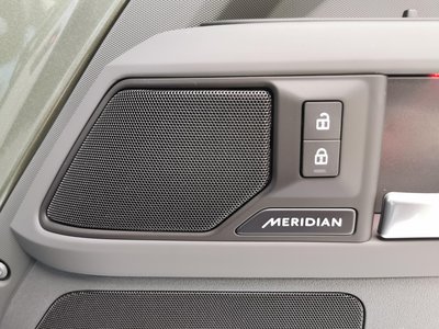 LAND ROVER DEFENDER - 10