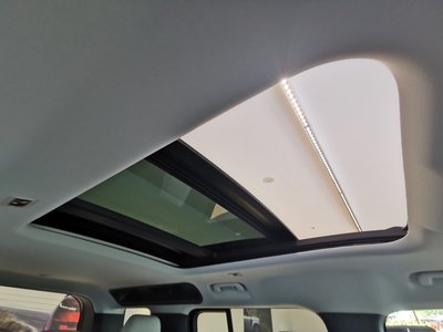 LAND ROVER DEFENDER - 3