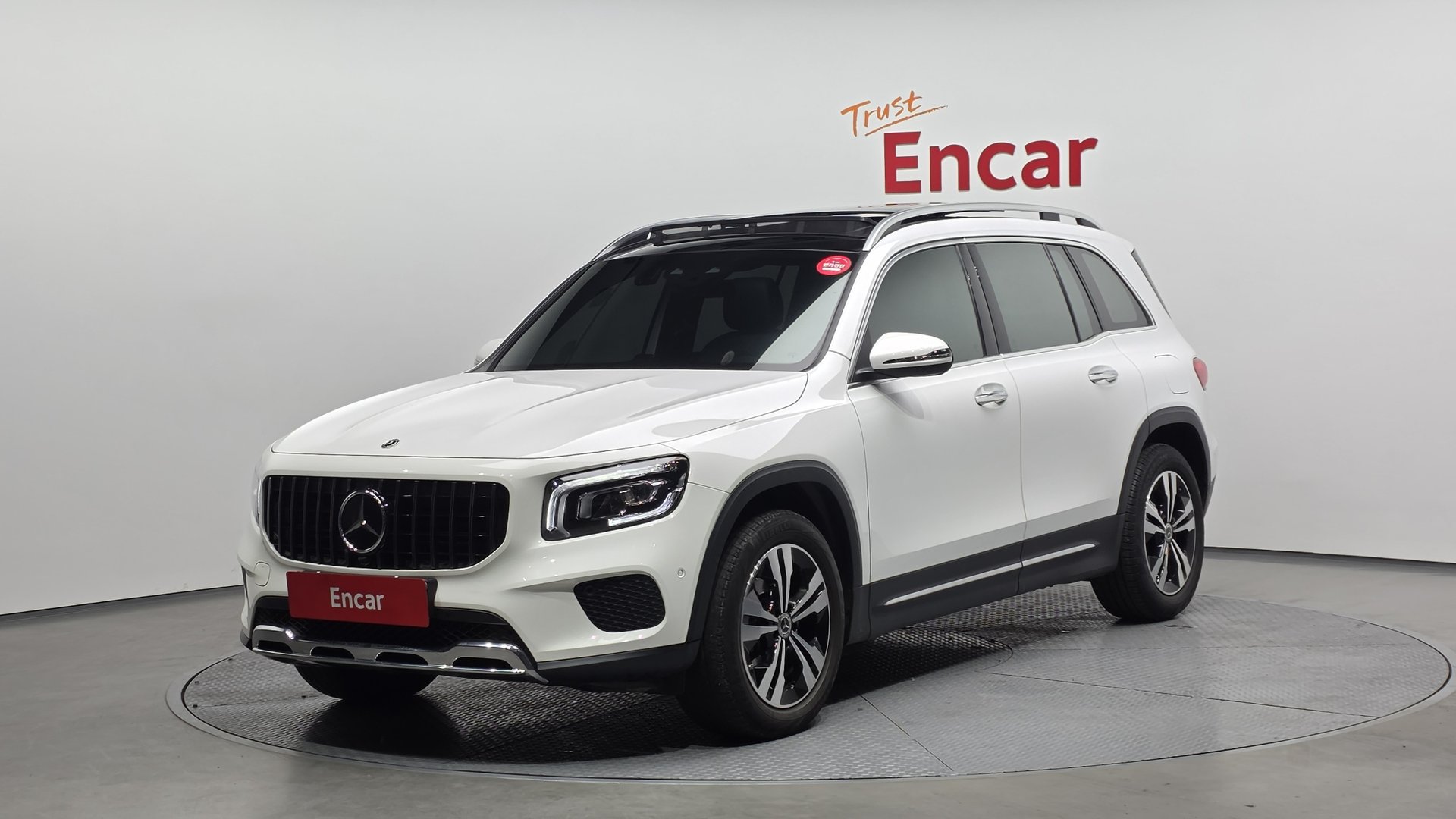 MERCEDES-BENZ GLB - View 1