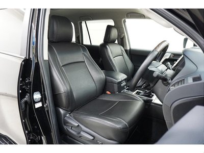 2021 Toyota LAND CRUISER PRADO photo 8