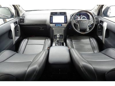 2021 Toyota LAND CRUISER PRADO photo 3