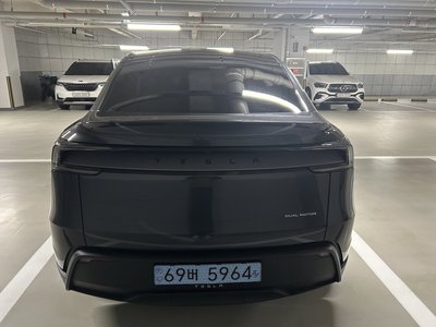 TESLA MODEL Y - 3