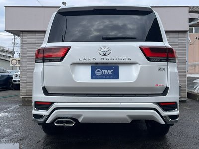 TOYOTA LAND CRUISER 300 - 9