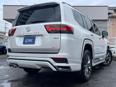 TOYOTA LAND CRUISER 300 - 8