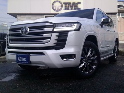 TOYOTA LAND CRUISER 300