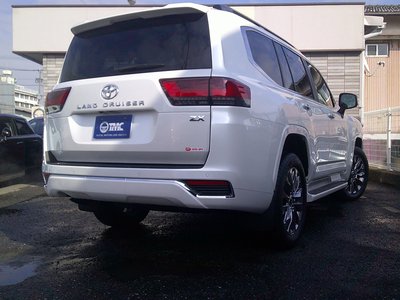 TOYOTA LAND CRUISER 300 - 7