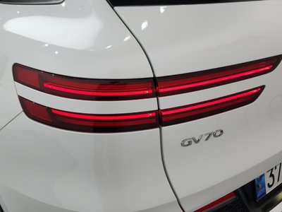 صورة 10 لـ 2023 GENESIS GV70