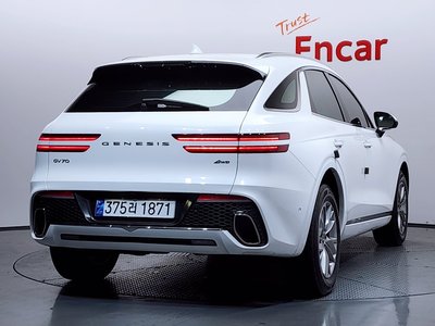 صورة 4 لـ 2023 GENESIS GV70