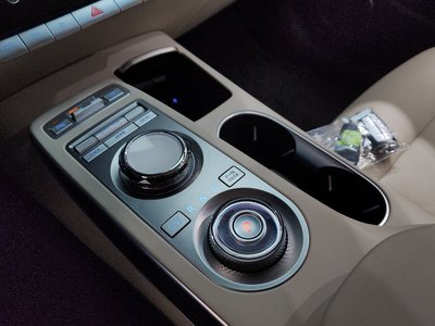 2023 Genesis GV70 — миниатюра 12