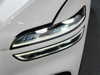 صورة 9 لـ 2023 GENESIS GV70