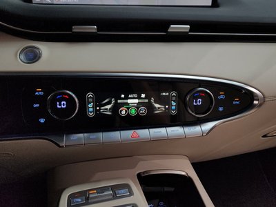 2023 Genesis GV70 — миниатюра 33