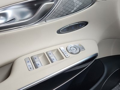 2023 Genesis GV70 — миниатюра 29