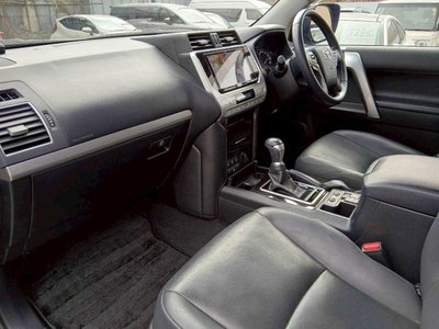 TOYOTA LAND CRUISER PRADO - 8