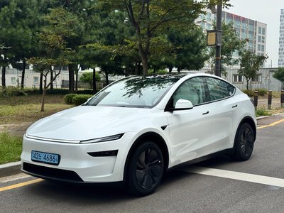TESLA MODEL Y - 5