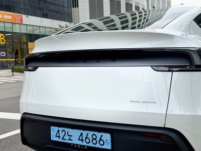 TESLA MODEL Y - 7