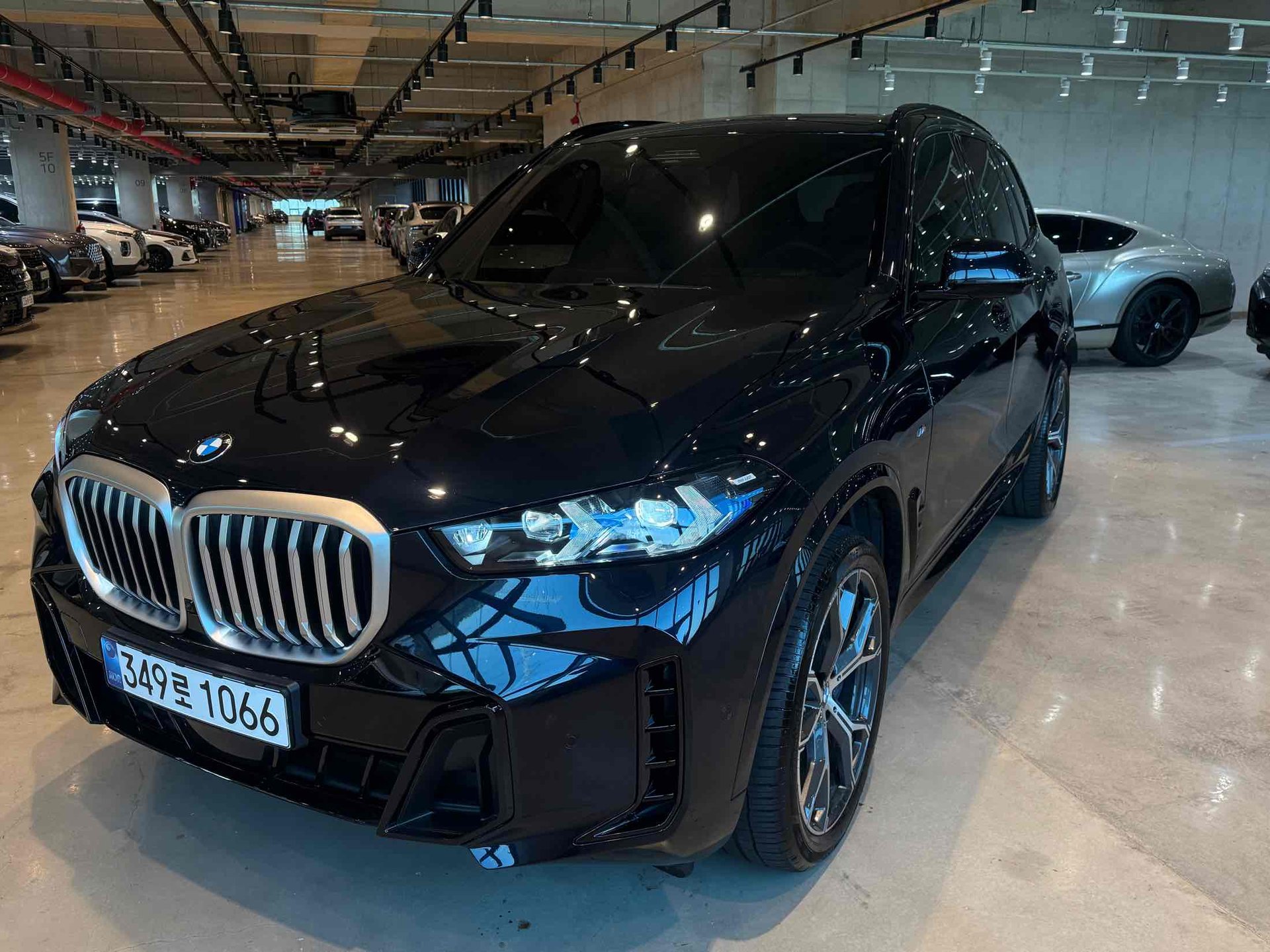 BMW X5 - View 1