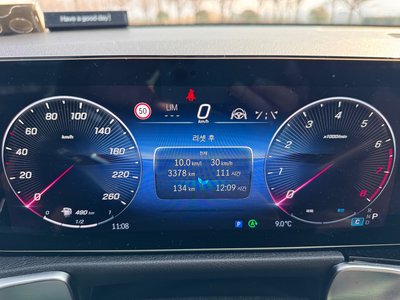 MERCEDES-BENZ GLB - 9