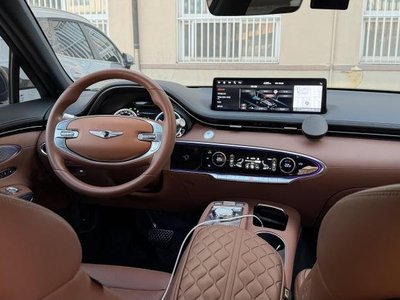 صورة 1 لـ 2024 Genesis GV70