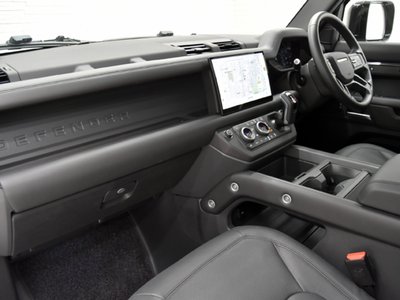 LAND ROVER DEFENDER - 10