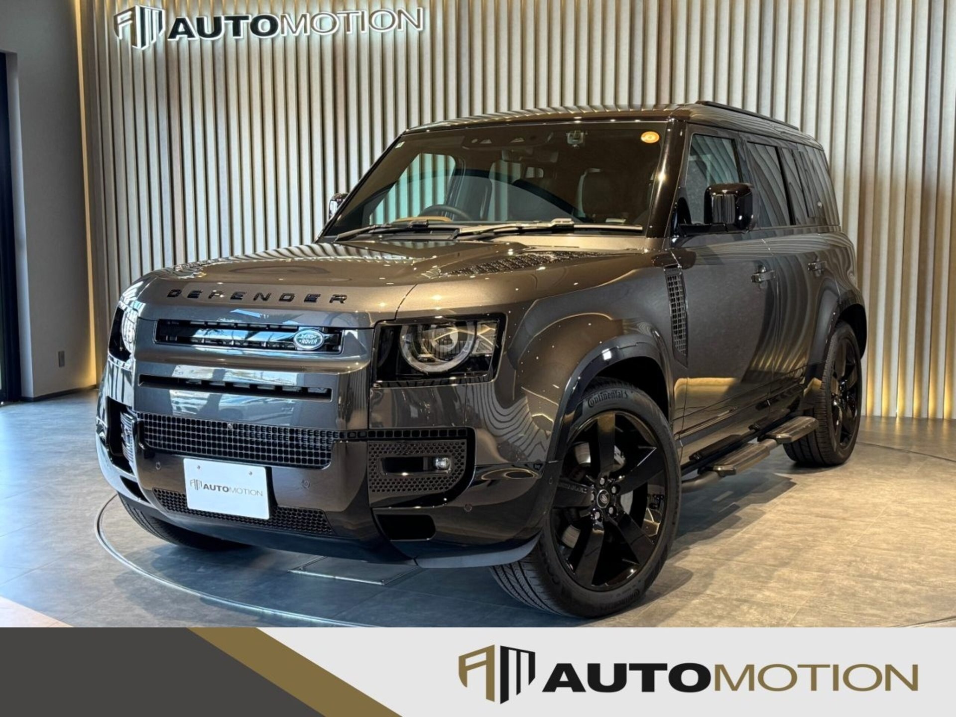 LAND ROVER DEFENDER - View 1