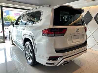 TOYOTA LAND CRUISER 300 - 7