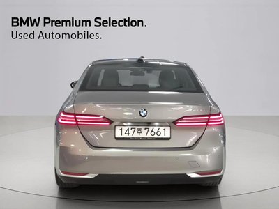 2025 BMW 5 SERIES — фото 3